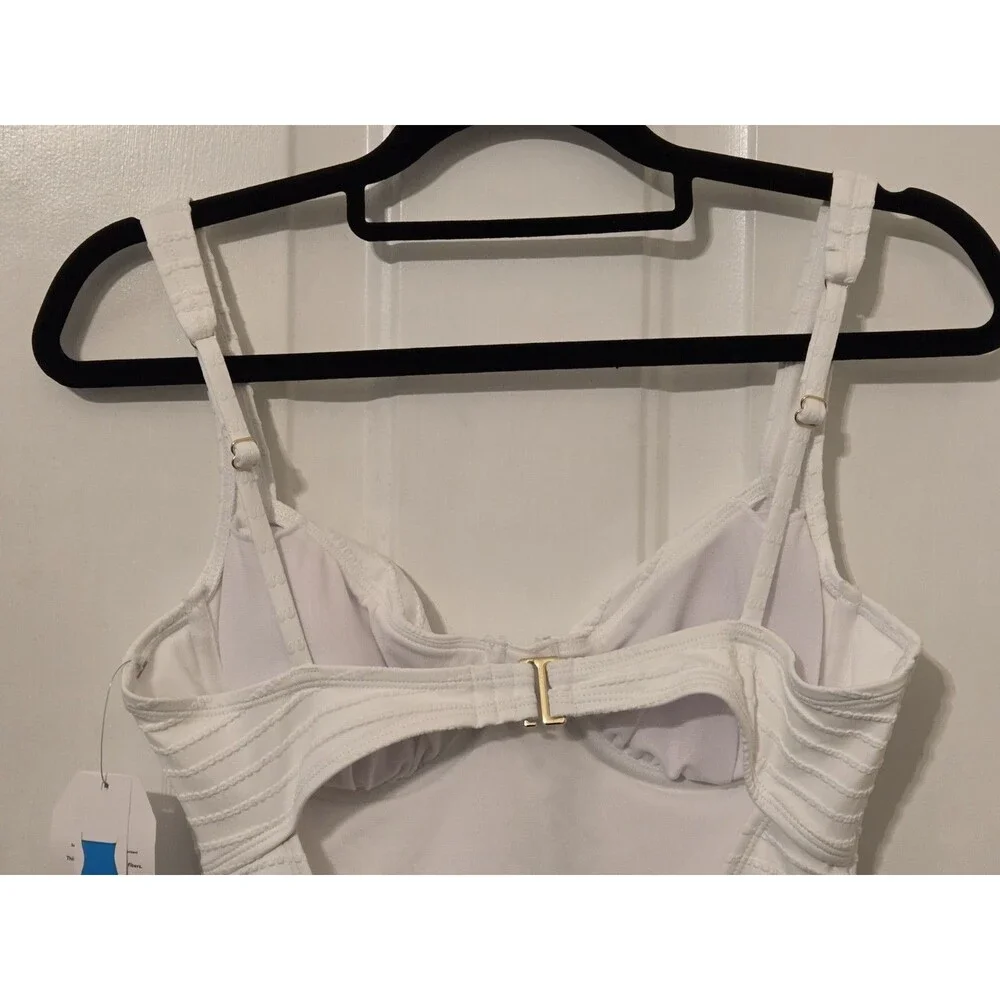 Time & Tru Women's Textured Stripe Underwire Swimsuit - Size M 8/10